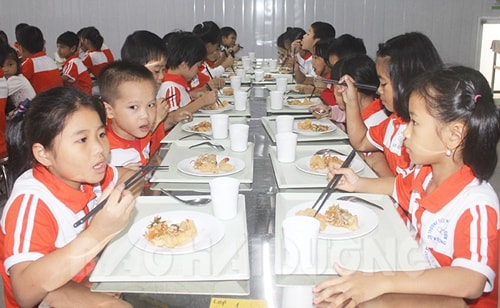Bếp ăn bán trú theo mô hình Nhật Bản đầu tiên của tỉnh